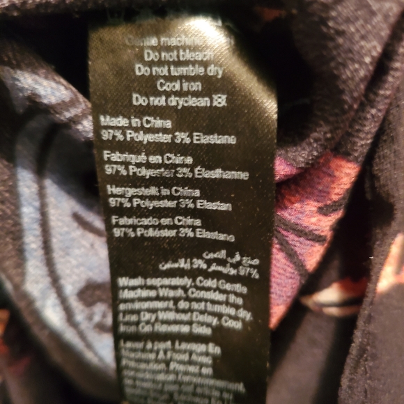 Arna York Floral Tunic Blouse (Size 2X) - Picture 7 of 7